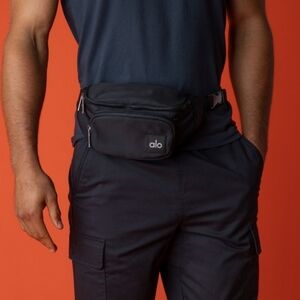 Alo Yoga Explorer Fanny Pack Belt Waist Bag, Adjustable Crossbody Strap Black